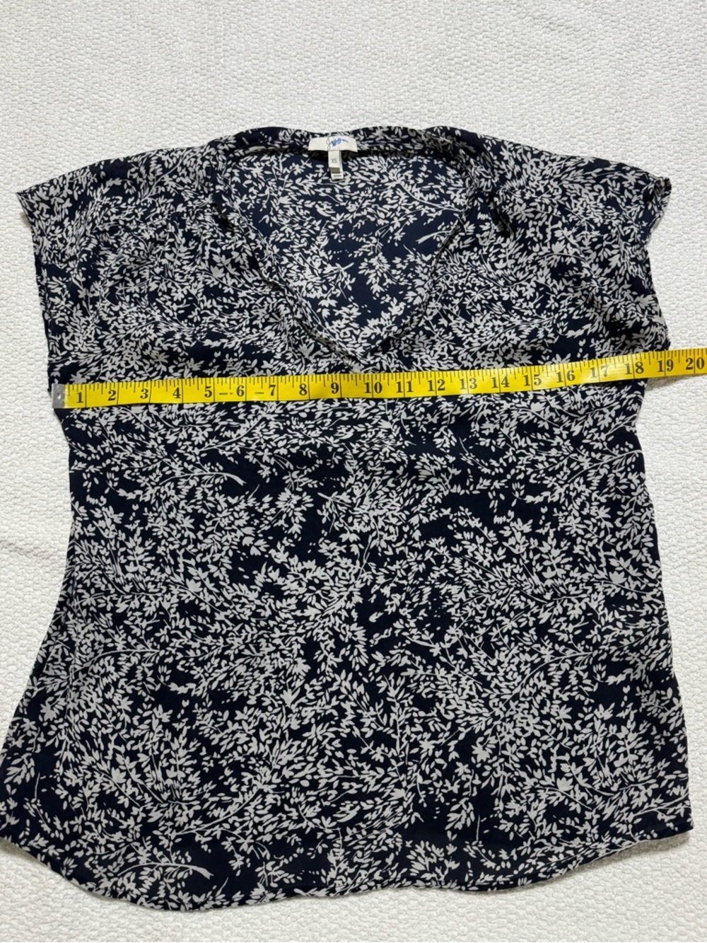 Joie Suela 100% Silk Navy/White Print Cap Sleeve Size S Lightweight Blouse - Picture 8 of 12